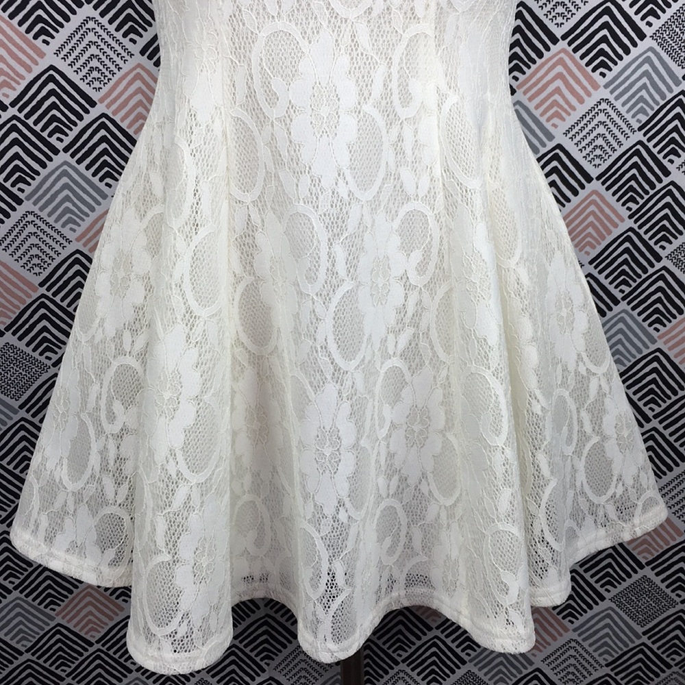 LEXI DREW: Lace Dress - Picture 3 of 8